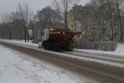 Бороться с последствиями сильного снегопада в Сызрани выехали 12 спецмашин