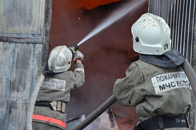 Больше часа два десятка человек тушили пожар в Куйбышевском районе Самары