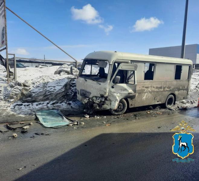 11 марта в Самаре столкнулись "газель" и пассажирский автобус