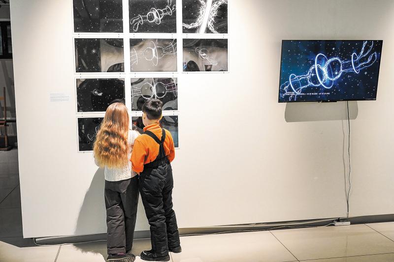 Цифровизация реальности в искусстве XXI века: открылась выставка избранных работ Первой международной биеннале