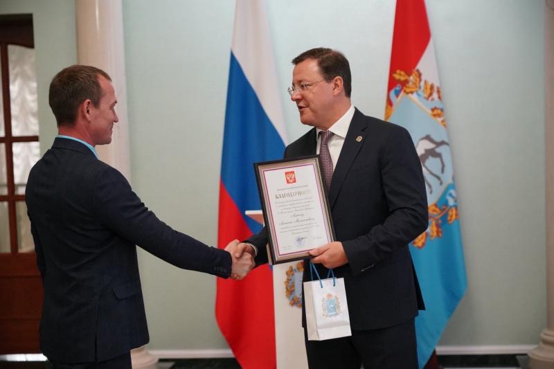 Дмитрий Азаров вручил государственные награды жителям региона