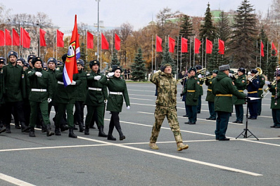 Поисковики и волонтеры приняли участие в Параде Памяти