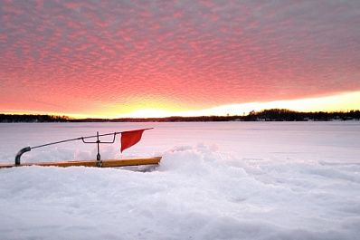 12 машин с рыбаками застряли в поле в Самарской области