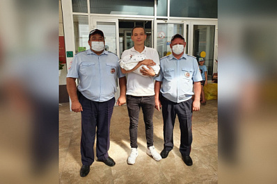 Была угроза выкидыша: в Самаре инспекторы ДПС спасли беременную женщину и ее ребенка