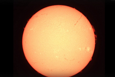 "Роскосмос" опубликовал кадры Солнца, покрытого "трещинами"