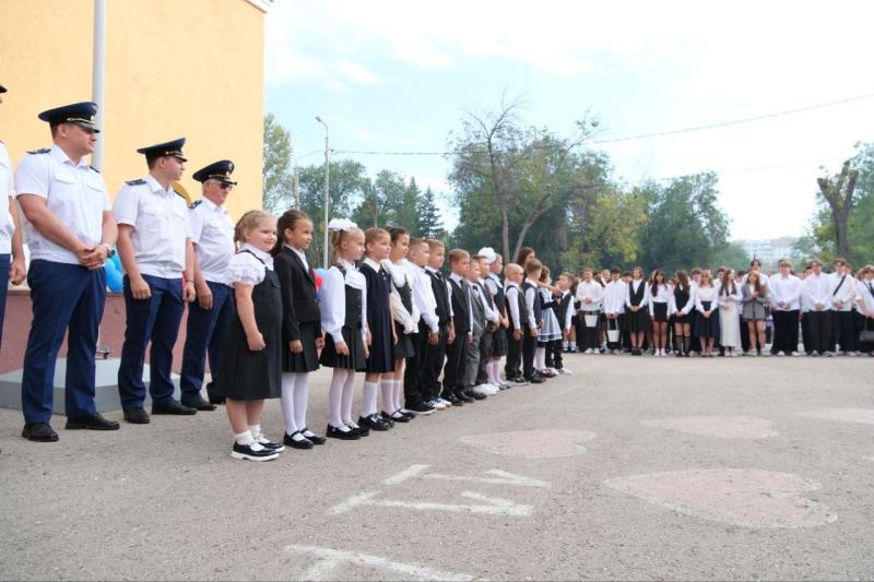 Проводили в школу: Александр Фетисов поздравил детей с Днем знаний