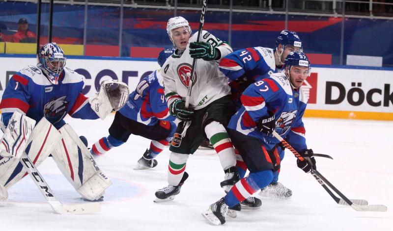 Тольяттинские хоккеисты возглавили турнирную таблицу