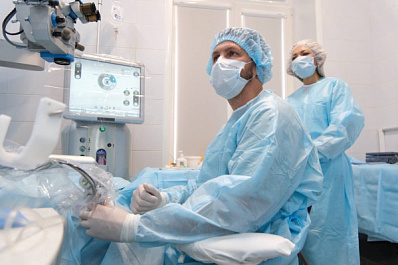 Мужчине установили титановый протез без общей анестезии