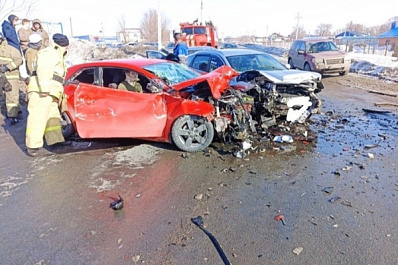 Бензин разлился по дороге: в Самарской области произошло массовое ДТП