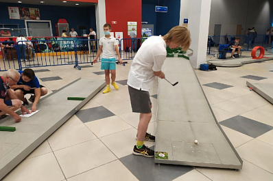 В Тольятти в Ледовом дворце спорта стартовал чемпионат России по мини-гольфу