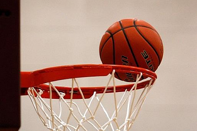 Баскетбольная Самара в упорной борьбе уступила питерскому Спартаку