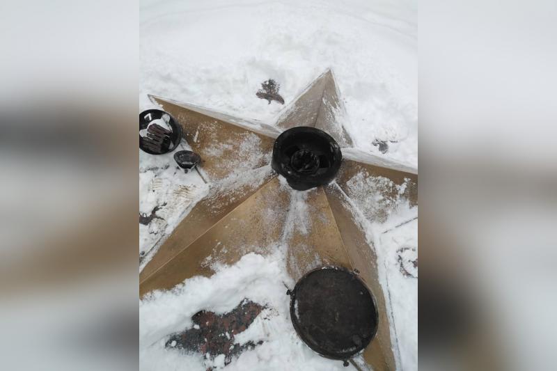 В Тольятти полиция ищет вандалов, повредивших петардой Вечный огонь