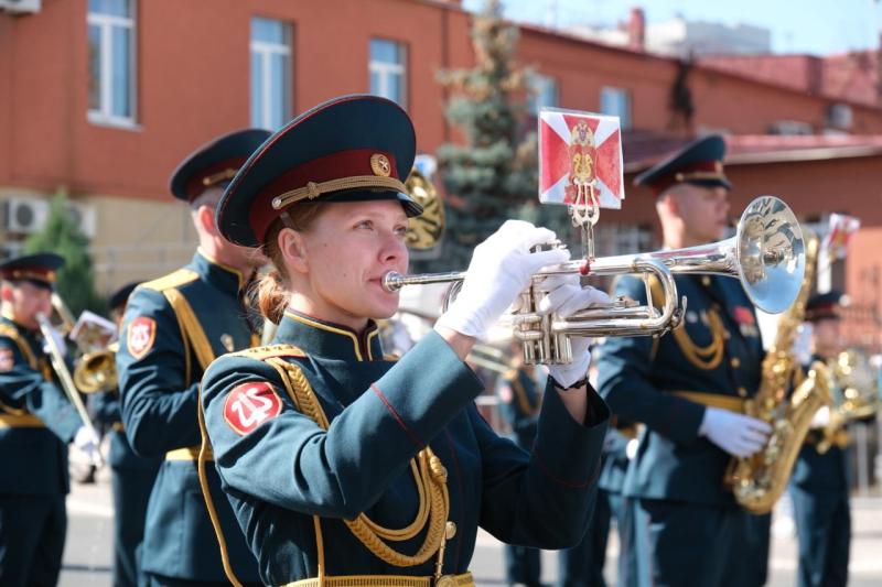 В Самаре Всероссийский фестиваль "На сопках Маньчжурии" открылся парадом духовых оркестров 