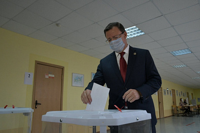Губернатор Самарской области проголосовал на муниципальных выборах депутатов