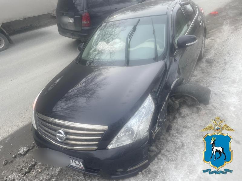 В Самаре на Аэропортовском шоссе перевернулась иномарка