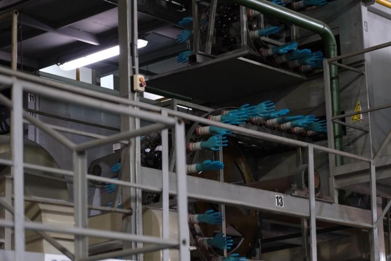 300 тысяч пар в сутки: эксперты оценили производство нитриловых перчаток на Самарском заводе медицинских изделий