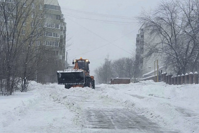 В Жигулевске с последствиями снегопада борются 15 снегоуборочных машин