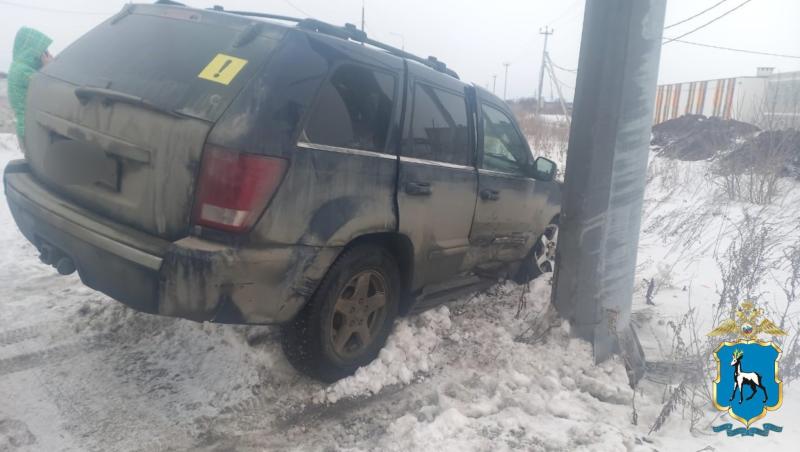 В Самарской области на трассе М5 внедорожник покатился назад и врезался в фуру