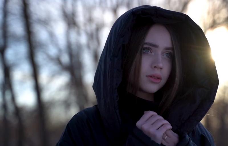 Пианино, мороз, берег Кинеля: певица из Самарской области Юлия Гаврилова представила новый клип