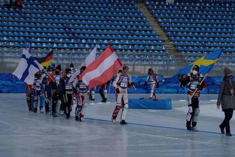 Игорь Кононов из "Мега-Лады" после этапа в Тольятти занимает второе место в зачете чемпионата мира по мотогонкам на льду