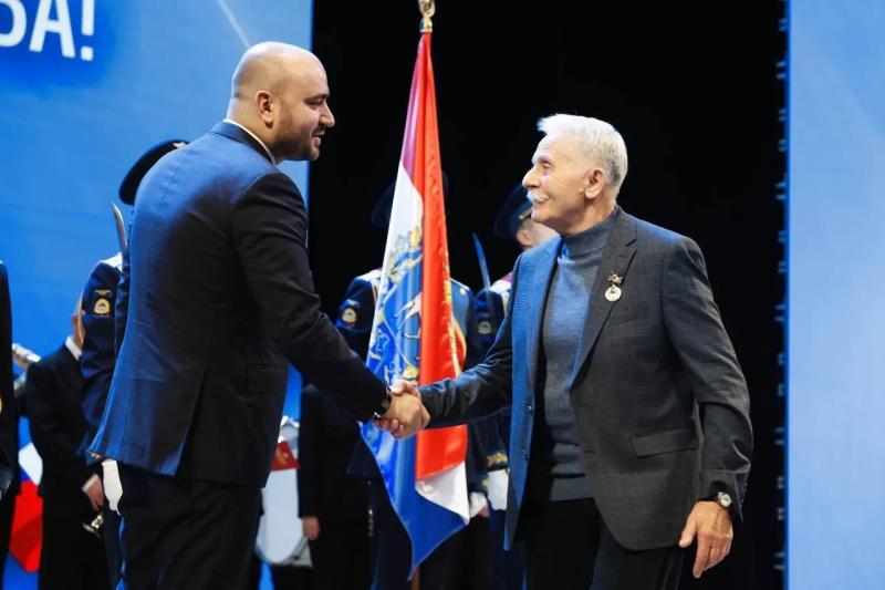 В День народного единства Вячеслав Федорищев вручил награды за вклад в развитие региона