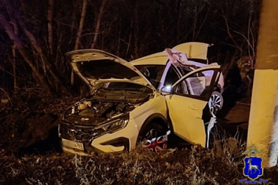 В Тольятти 31-летний мужчина на "Весте" въехал в столб