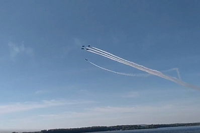 Пилотажная группа "Русь" нарисовала сердце в небе над Самарой в День ВВС 12 августа