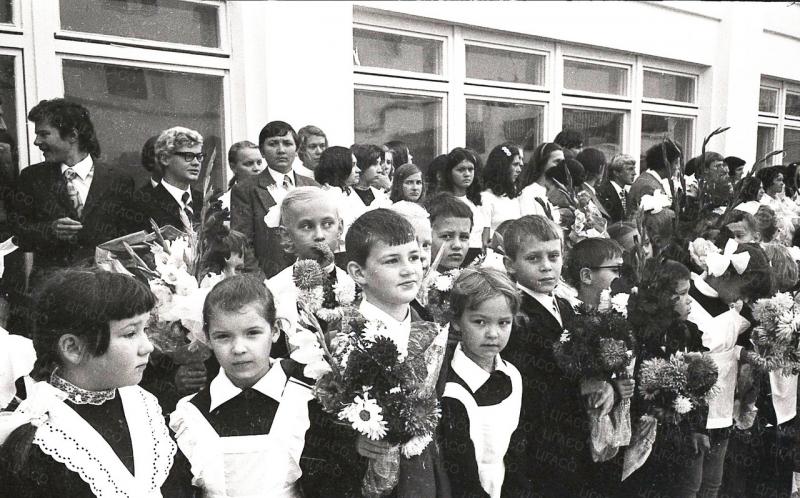 Гладиолусы, форма и буквари: самарцам показали архивные фото линеек в школах Куйбышевской области