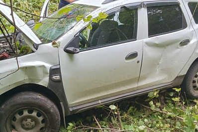 В Самарской области кроссовер слетел с трассы и опрокинулся, есть пострадавший 