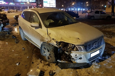 В Самаре водитель не уступил дорогу и "отправил" своего пассажира в больницу