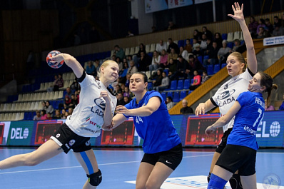 Гандболистки "Лады" обыграли дома "Ставрополье"