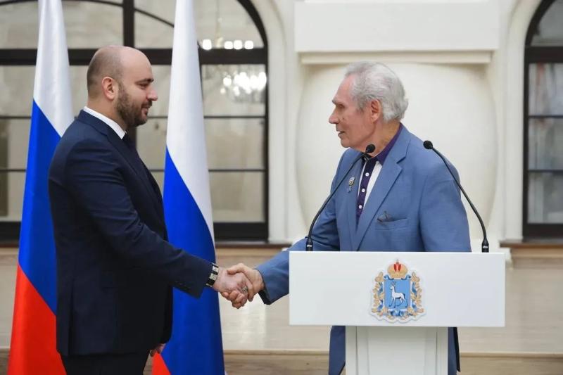 Губернатор Вячеслав Федорищев отметил наградами одних из лучших сотрудников отрасли дорожного хозяйства