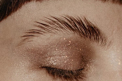 Бросил из-за "бровей Брежнего": свекровь расстроила свадьбу сына из-за модного "тюнинга" его невесты