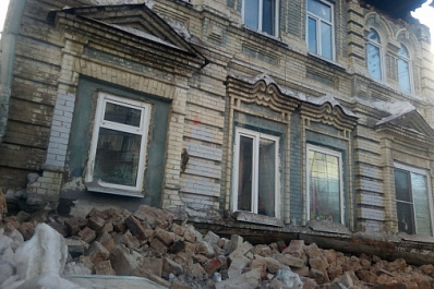 В Самаре на улице Водников обрушилась крыша жилого дома