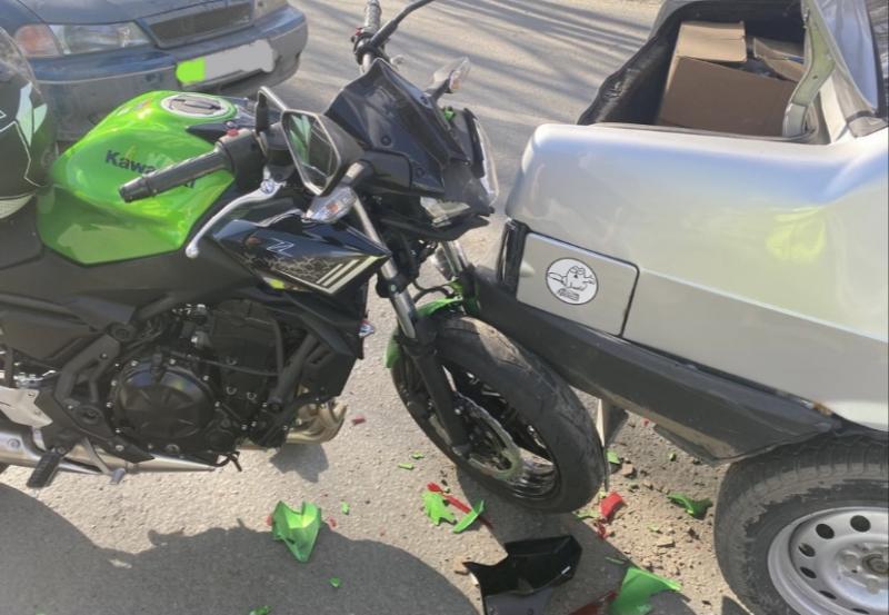 В Самаре водитель мотоцикла Kawasaki устроил массовую аварию на Ново-Садовой