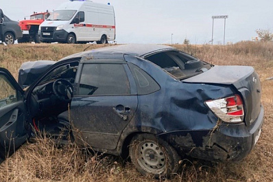 В Безенчукском районе автомобиль съехал в кювет и перевернулся