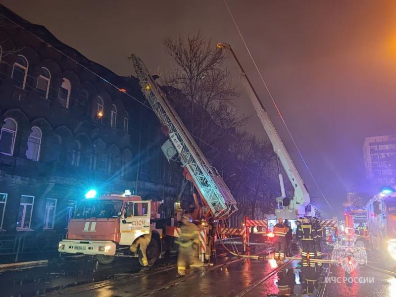 По поручению губернатора пострадавшим от пожара в доме Челышева будет выплачена материальная помощь