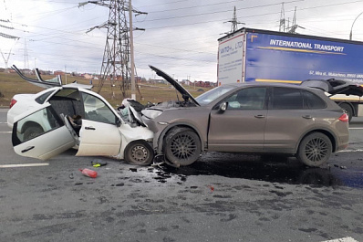 Смертельная авария на М5 в Самарской области: Porsche Cayenne смял "Гранту"