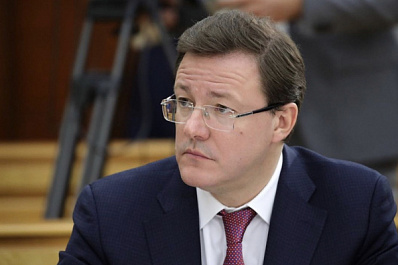 Дмитрий Азаров поздравил работников бытового обслуживания населения и ЖКХ с профессиональным праздником