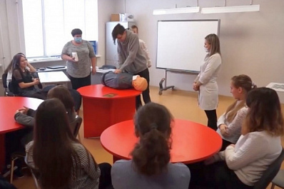 "Точка роста" помогает школьникам в Октябрьске отрабатывать навыки оказания первой медицинской помощи