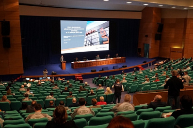 Дмитрий Азаров настоял на продлении программы улучшения условий труда работников АВТОВАЗа