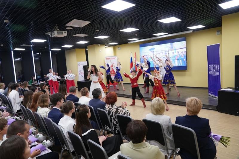 Звезды зажигают: в Самаре вручили премии одаренным детям