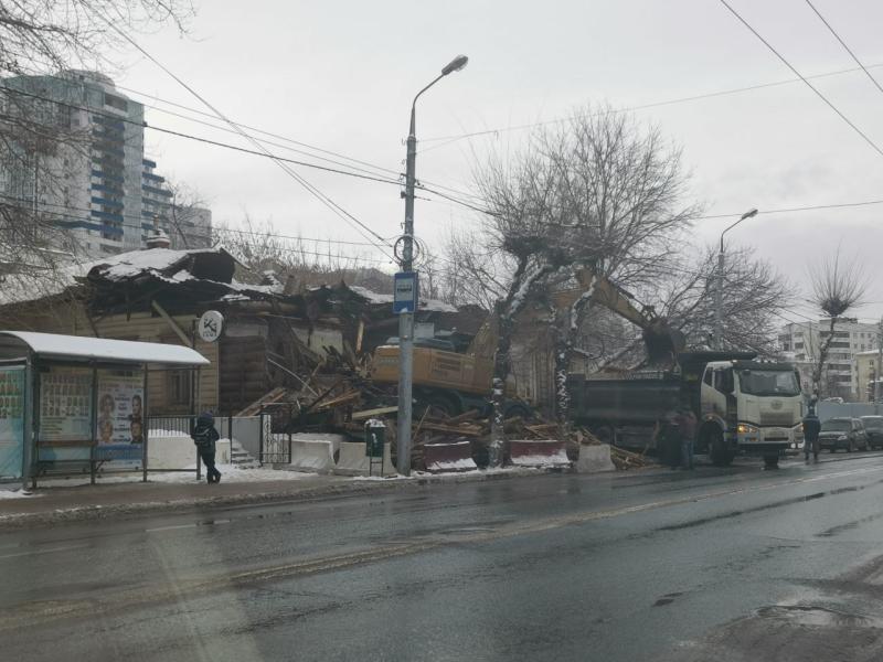 В Самаре сносят аварийный дом в Ленинском районе