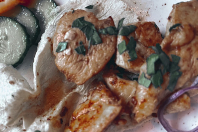 Нутрициолог рассказал, как вернуться в режим после майских застолий 