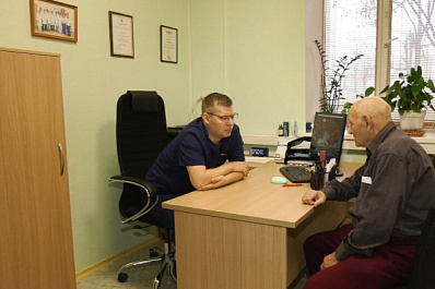 Устранили серьезное осложнение: самарские врачи помогли людям с постоянной стомой