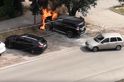 В Самаре на Губанова сгорел Toyota Land Cruiser Prado