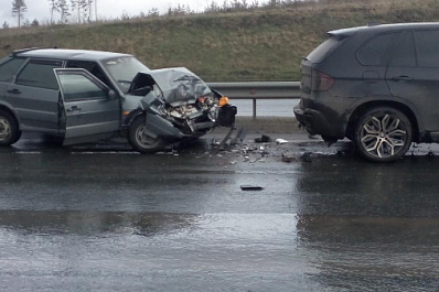 Капот гармошкой: в Тольятти "четырнадцатая" догнала BMW