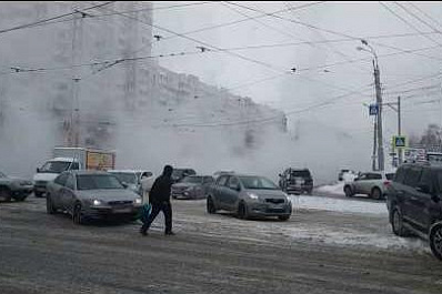 На проспекте Ленина в Самаре произошел прорыв теплотрассы 