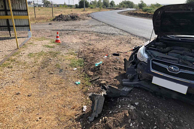 В Самарской области Subaru опрокинулся и сбил женщину на остановке