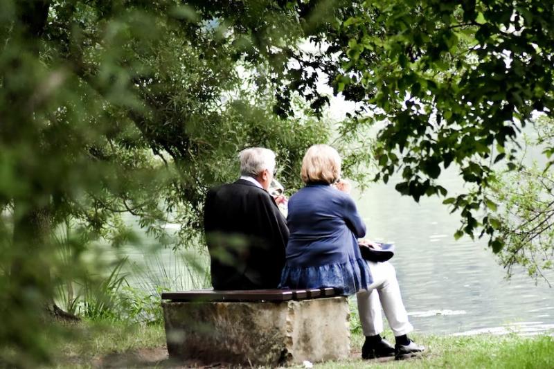 Минздрав: мужчины после 55 лет плохо переносят отсутствие брака